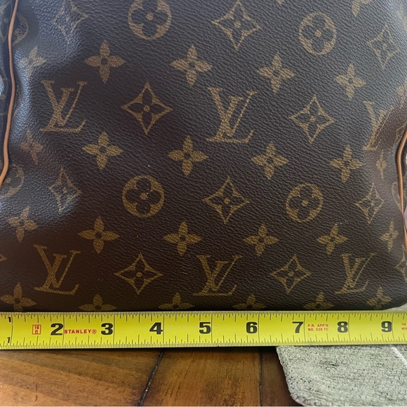 Loui Vuitton Travel Bag - Picture 6 of 11